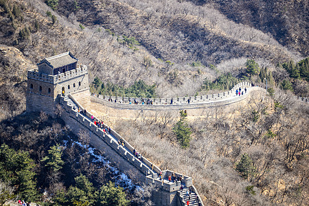 参观北京附近中国长城的观光客文化森林世界场景旅游爬坡建筑边界王朝历史图片