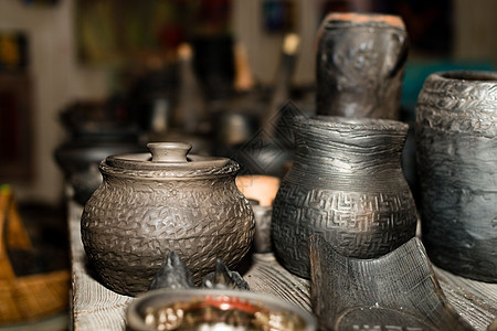 烧焦的黑色陶瓷 烧焦的陶罐和盘碟  Ima用具古董餐具厨具花瓶商品水壶纪念品文化厨房图片
