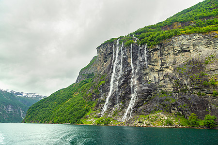 瀑布七姐妹会 挪威生态地标全景荒野洪水峡湾愤怒旅游季节海景背景图片