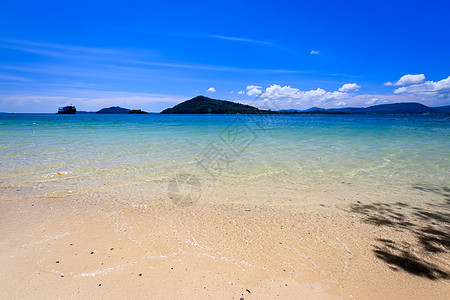 泰国金沙岛有金沙和海的海滩水晶风景海洋气候海景白色假期旅行蓝色天空背景