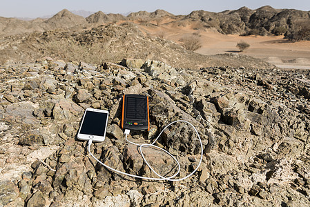 双USB港口太阳能发电银行的智能电话充电细胞沙丘活力生物收费发电机蓝色电池银行干旱图片