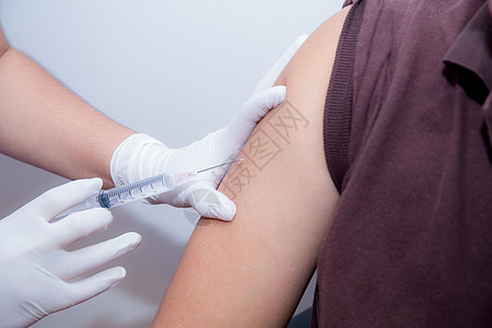 特写医生注射病人携带环状药物收集布罗的注射器疫苗药品疼痛流感护士手臂女性发烧男性疾病图片