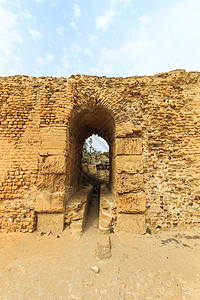 迦太基省Tuunisia的古老浴池废墟纪念碑遗产考古学天空古物建造地标石头浴室条款图片