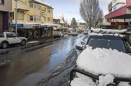 澳大利亚蓝山Katoomba的雪白主要街道高清图片