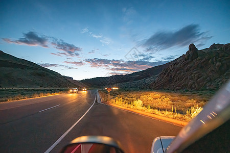 美国乡村道路在日落之后的夜晚 美国高清图片