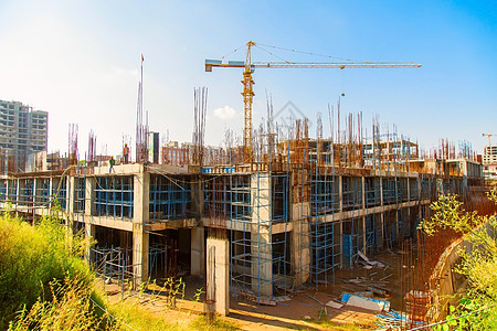 印度哈里亚纳的2018年3月 卡尔纳尔新建筑建设的最顶端景象脚手架商业起重机财产金属工程天空技术房子公寓图片