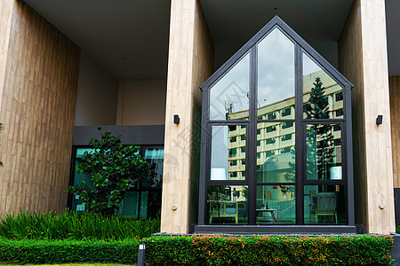 亚洲新的现代公寓住宅的时尚院落 亚洲不动产住房窗户奢华城市邻里建筑学街道人行道阳台图片