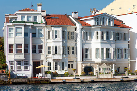 Bosphorus的公寓楼图片