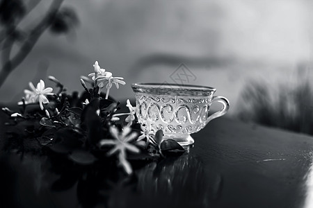 印度茉莉花 Juhi或在木质表面的近乎茶叶制品杯子食物液体桌子玻璃香气咖啡店早餐陶瓷图片