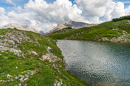 在奥地利沃拉尔贝格的莱克伦山上 飞速攀登环境假期水库农村高山冒险全景娱乐天堂顶峰图片