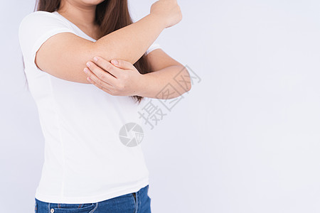 女性在白色背景和拷贝S上接触急性肘痛服务疾病女士广告压力伤害女孩黑发痛苦按摩图片