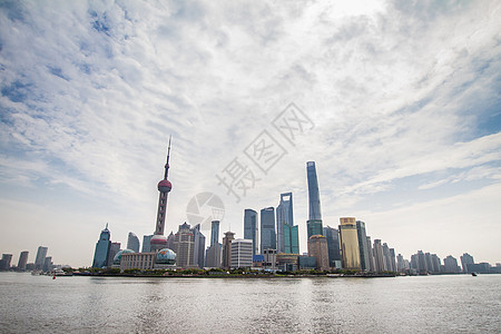 中国上海浦东天线天空阴霾摩天大楼图片