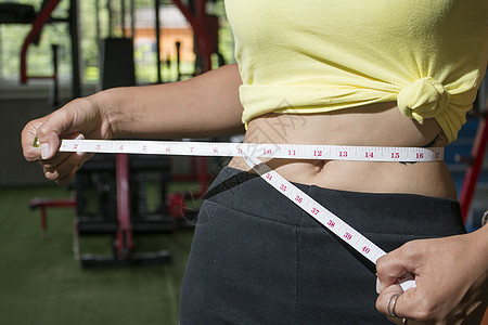 健康生活方式概念饮食女性损失腰部腰围女士运动重量数字测量图片