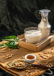 豆类产品 一杯自制豆类牛奶和谷物索比豆饮食谷物早餐农业饮料美食烹饪蜂蜜灯光黄豆图片