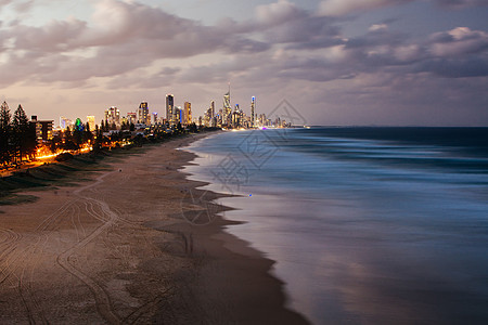 金海岸天线澳大利亚昆士兰州旅行海滨海景海岸线城市海岸海洋日落冲浪者冲浪图片
