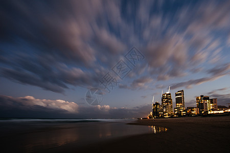 澳洲金海岸的宽滩城市建筑学太阳海滩时刻海浪景观假期海岸高楼图片