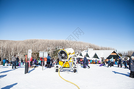 维多利亚山丘度假村澳大利亚分会鼓风机雪橇村庄闲暇游客建筑滑雪晴天季节假期图片