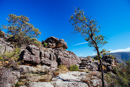 澳大利亚维多利亚州格拉姆皮亚州的奇幻之地希克间隙乡村岩石小路植物大厅天空裂缝远足爬坡图片