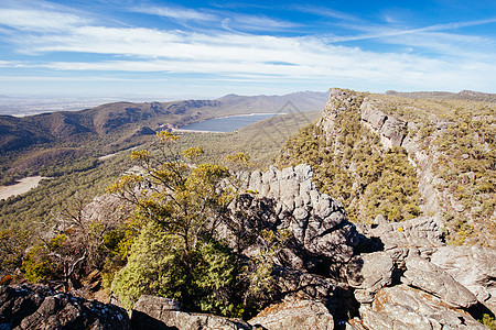 澳大利亚维多利亚州格拉姆皮亚州的奇幻之地希克间隙乡村裂缝峡谷天空小路岩石远足探索植物图片
