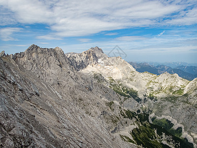 附近的阿尔卑斯山经渡月娱乐冒险地块恐高症首脑远足旅行运动高山危险图片