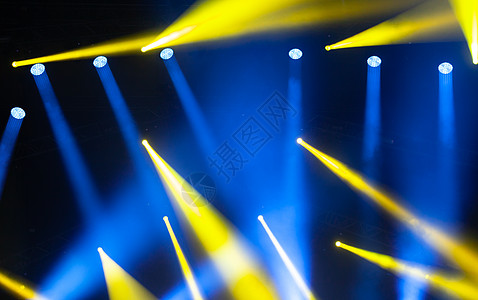 演唱会的舞台灯照明 照明设备音乐家派对乐队节日星星展示人群庆典舞蹈居住图片
