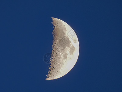 第一季度用望远镜观测到的月亮摄影天文天文学月球蓝色天空卫星宇宙月相图片