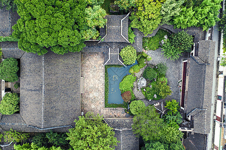 中国苏州花园古老传统园圃的空中飞行池塘建筑学寺庙历史性公园文化阴影游客建筑观光图片