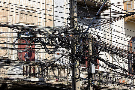 电线杆上的许多电线工业接线活力电缆电气力量纠纷危险电压基础设施图片