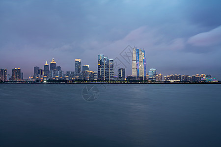 中国苏州湖周围的城市风景天际蓝色旅行旅游天空办公室中心建筑学地标全景图片