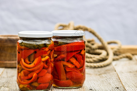 玻璃罐加咸菜红铃椒 有营养的食物概念装罐蔬菜厨房胡椒玻璃红辣椒盐渍烹饪美食饮食图片