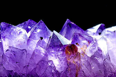 亚异物反射宏观宝石康复石头矿物石疗水晶地质学紫色背景图片