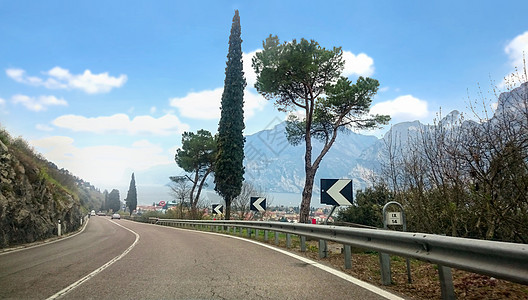 意大利路通向意大利河口的意大利公路 开往罗马图片
