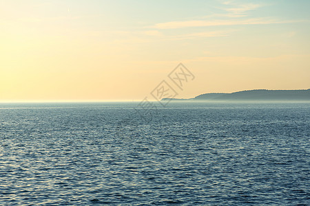 带地平线和天空的海岸线海岸海景悬崖支撑自然保护区大堤盐水海湾潮汐游泳图片