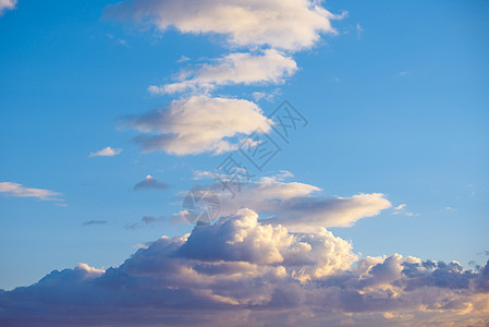 蓝色的天空 云彩飘散自由空气气氛环境晴天生态气候天堂日光气象图片