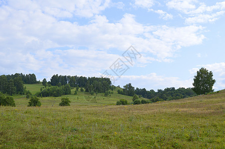 夏季风景丘陵草地场地蓝色乡村天空土地沥青国家晴天图片