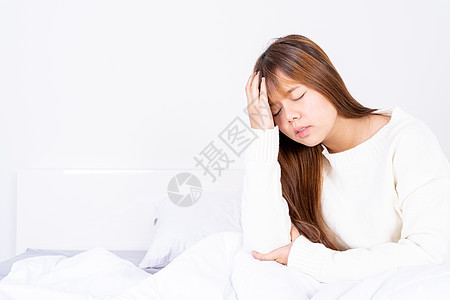 在床上醒来后头痛的年轻妇女 医疗保健 医疗或日常生活概念 艾滋病毒艾滋病和疟疾女孩肌肉按摩枕头背痛疾病关节炎女性女士卧室图片