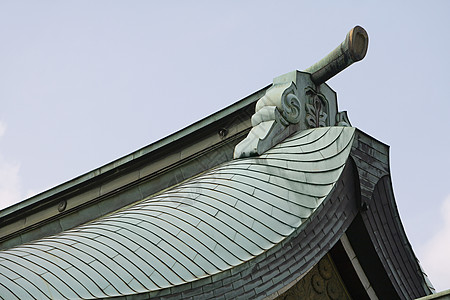 在美治神殿的铺垫屋顶上瓦片房顶建筑原宿字形特写神社山墙建筑学视图图片
