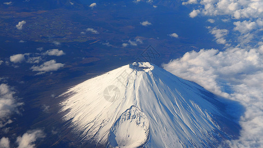 藤山山和白雪的顶角顶峰风景鸽子公吨蓝色窗户地标天空旅行世界图片