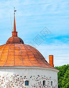 俄罗斯古城Vyborg建筑旅行石头旅游地标蓝色白色房子绿色街道天空图片