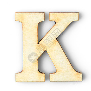 带阴影 K 的木制字母图片