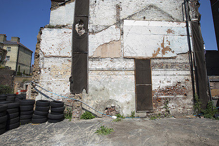 一栋大楼被拆掉之后的剩余轮廓橡胶外观焦点住宅轮胎石头废墟场景烙印结构图片