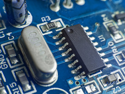 在用焊烫铁修理过程中损坏的电子板被损坏木板电气母板芯片绿色电路数据硬件处理器电子图片