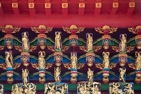 台湾庙的金色圣人偶图片
