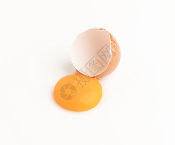 孤立的生鸡蛋和黄蛋椭圆形眼泪食物小路生活饮食杂货店生长美食早餐图片