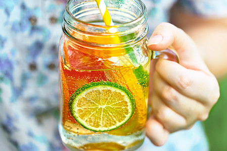 罐装水果柠檬水女性浆果女士草本植物饮料叶子玻璃果汁液体饮食图片