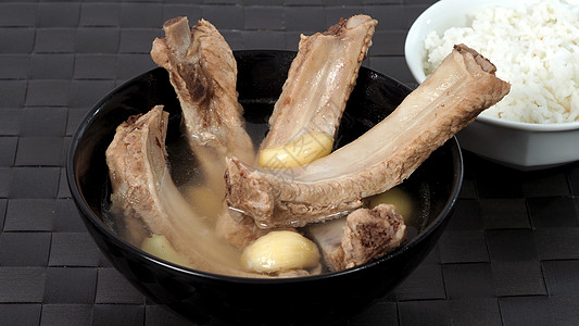 新加坡肉骨茶烤肉热的高清图片