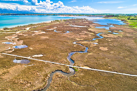 海沼泽和宁海浅沙滩Nin空中观察湿地海岸线海岸海洋人行道海滩蓝色群岛植物斑点图片
