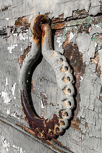 门处理老旧风格入口戒指木头装饰建筑学历史裂缝安全金属图片
