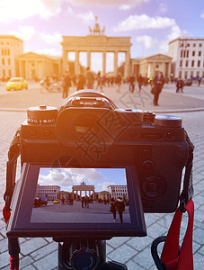 摄影师在柏林Germa的手架上拍照图片