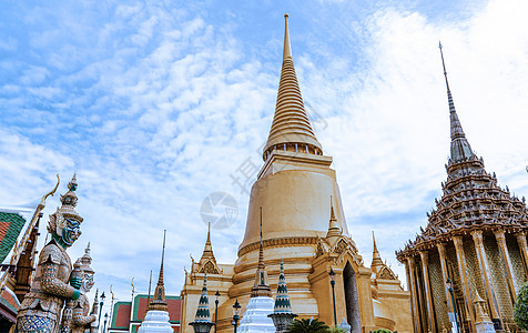 翡翠佛寺或光辉港是著名的广场世界天空地标寺庙建筑佛教徒游客建筑学历史宗教图片